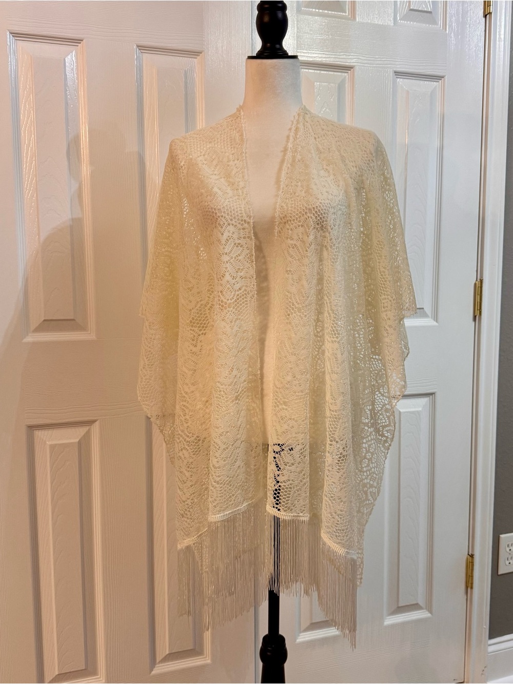Cream Lace Fringe Wrap - Unbranded Feminine Shawl